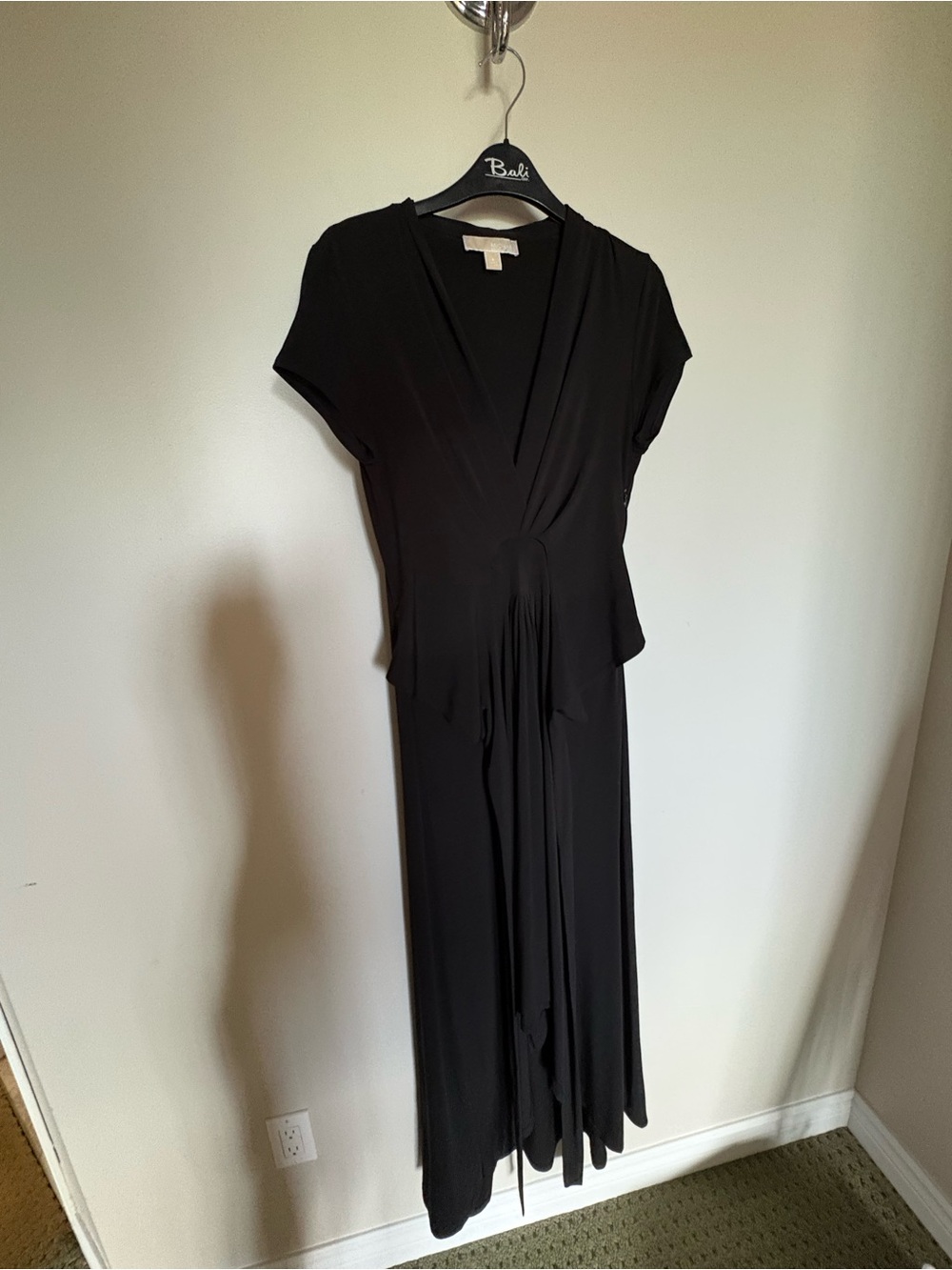 Michael Kors Classic Black V-Neck Women’s Dress size 6 - Picture 4 of 10